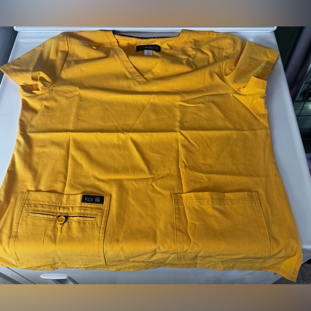 NWOT! Koi Basics Yellow Scrub Top Women’s Large
